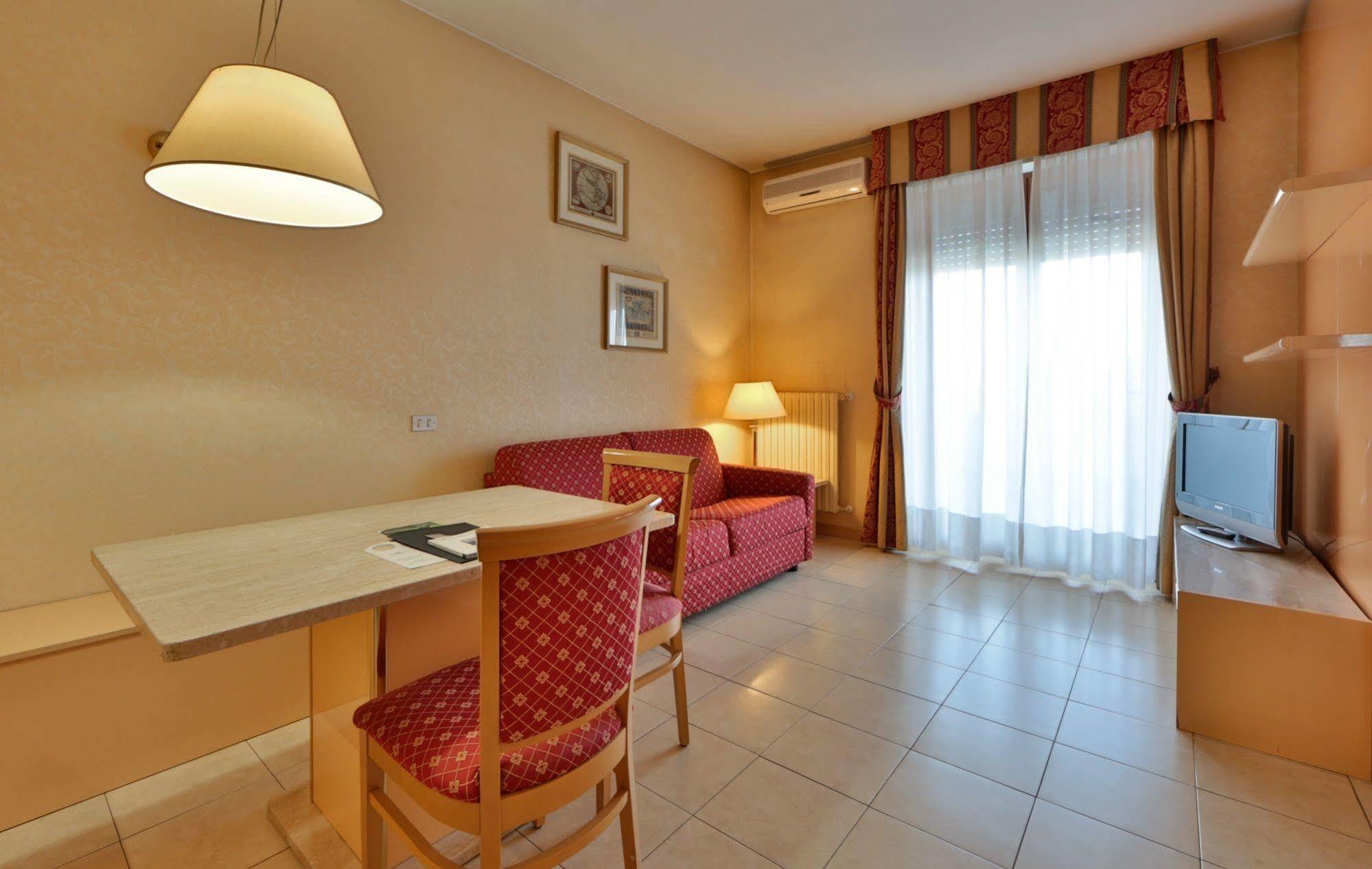 Unaway Hotel & Residence Quark Due Milano Екстер'єр фото